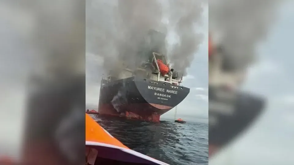Explosão em navio no Estreito de Ormuz deixa 3 desaparecidos
