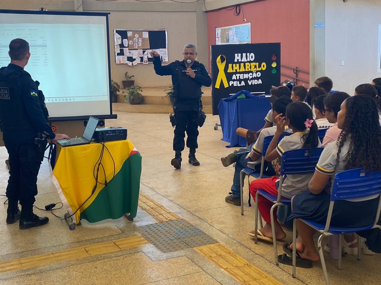 PM leva Maio Amarelo a escola de Rio Pardo