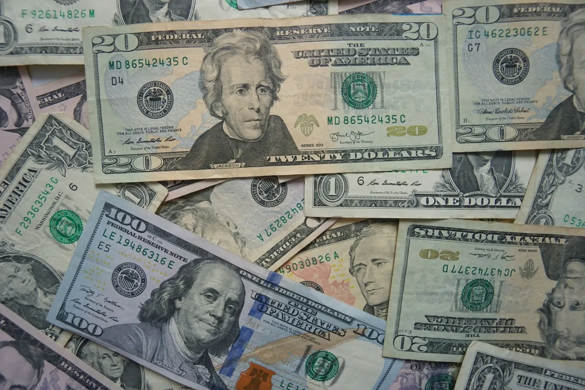 Dólar hoje sobe e volta a rondar R$ 5,03