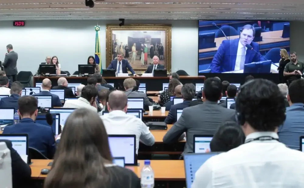 CCJ dá sinal verde a proposta que acaba com a escala 6x1